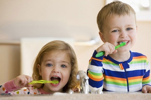 Nên bắt đầu cho trẻ đánh răng khi nào - Nghe ý kiến từ chuyên gia - Nha  Khoa Hàn Quốc