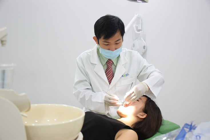 Nên đến các trung tâm nha khoa để được bác sĩ thăm khám và tư vấn kỹ hơn về tình trạng răng ê buốt 
