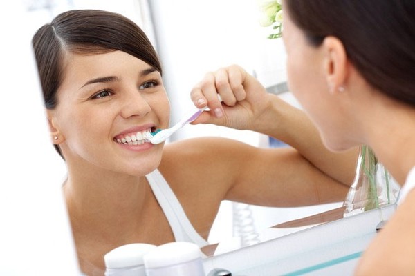 Lưu ý sau khi bọc răng sứ về việc chăm sóc răng miệng và bảo quản răng sứ