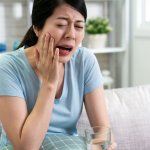 Nguyên nhân và cách điều trị ê buốt răng khi niềng